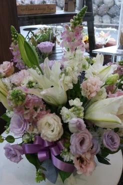 淡い色あいの御供えアレンジ｜「アライ花店」　（山形県山形市の花キューピット加盟店 花屋）のブログ