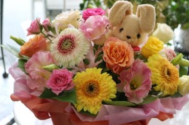 マスコット入りアレンジ♬｜「アライ花店」　（山形県山形市の花キューピット加盟店 花屋）のブログ