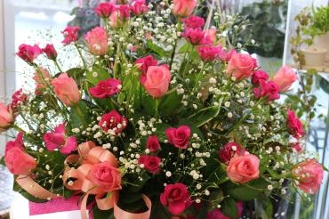 バラとカスミ草・お誕生日アレンジ♬｜「アライ花店」　（山形県山形市の花キューピット加盟店 花屋）のブログ