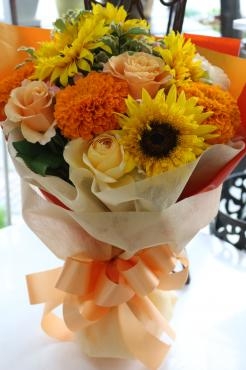 ヒマワリを使った花束｜「アライ花店」　（山形県山形市の花キューピット加盟店 花屋）のブログ