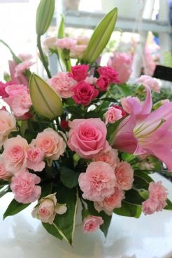 お誕生日アレンジ♬｜「アライ花店」　（山形県山形市の花キューピット加盟店 花屋）のブログ