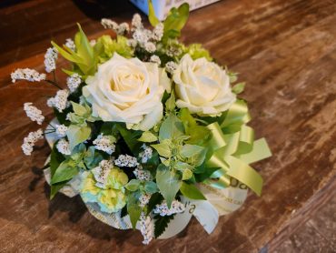 白とグリーン｜「花里」　（神奈川県逗子市の花キューピット加盟店 花屋）のブログ