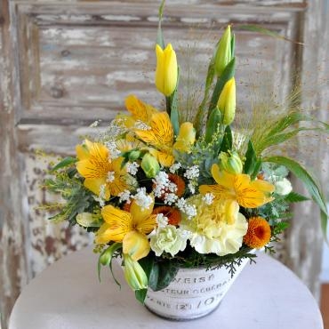 お誕生日のアレンジメント｜「フローリスト　シバタ」　（兵庫県三木市の花キューピット加盟店 花屋）のブログ