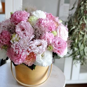 お誕生日のアレンジメント｜「フローリスト　シバタ」　（兵庫県三木市の花キューピット加盟店 花屋）のブログ