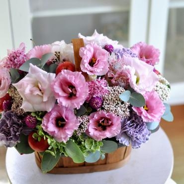 お誕生日のアレンジメント｜「フローリスト　シバタ」　（兵庫県三木市の花キューピット加盟店 花屋）のブログ