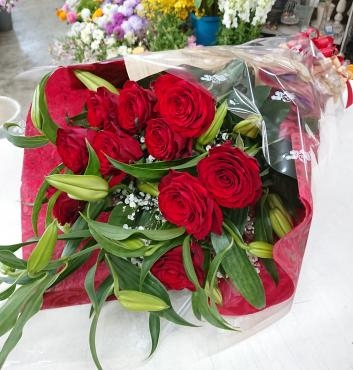 ホワイトデー カサブランカとバラの花束♪｜「愛花」　（愛媛県松山市の花キューピット加盟店 花屋）のブログ
