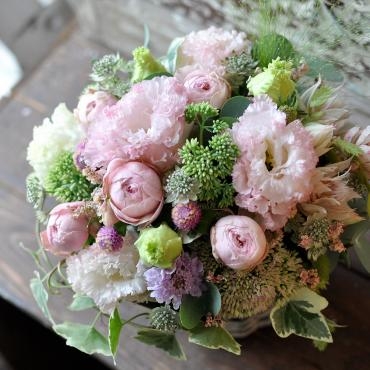 お誕生日のアレンジメント｜「フローリスト　シバタ」　（兵庫県三木市の花キューピット加盟店 花屋）のブログ