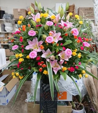 コンサート会場へ お祝い 生花スタンド♪｜「愛花」　（愛媛県松山市の花キューピット加盟店 花屋）のブログ