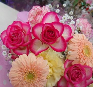 お誕生日祝い 花束♪｜「愛花」　（愛媛県松山市の花キューピット加盟店 花屋）のブログ