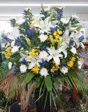 御葬儀 お供え 生花スタンド｜「愛花」　（愛媛県松山市の花キューピット加盟店 花屋）のブログ