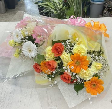 卒業式 お祝い 花束♪｜「愛花」　（愛媛県松山市の花キューピット加盟店 花屋）のブログ