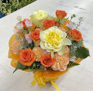 季節のお花で アレンジメント♪｜「愛花」　（愛媛県松山市の花キューピット加盟店 花屋）のブログ