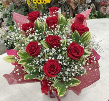 お誕生日祝い 赤バラとカスミ草のアレンジメント♪｜「愛花」　（愛媛県松山市の花キューピット加盟店 花屋）のブログ