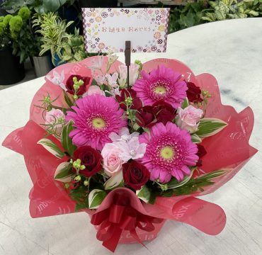 お誕生日祝い アレンジメント♪｜「愛花」　（愛媛県松山市の花キューピット加盟店 花屋）のブログ