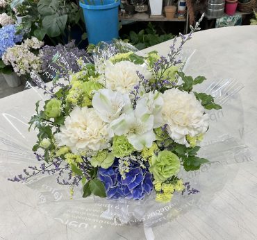 若い男性の方へ お供え アレンジメント｜「愛花」　（愛媛県松山市の花キューピット加盟店 花屋）のブログ