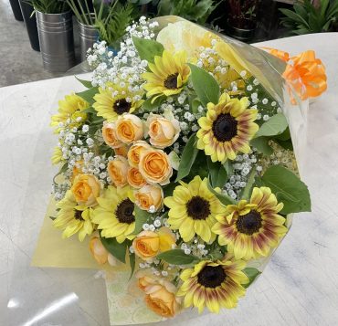 お誕生日祝い 花束♪｜「愛花」　（愛媛県松山市の花キューピット加盟店 花屋）のブログ