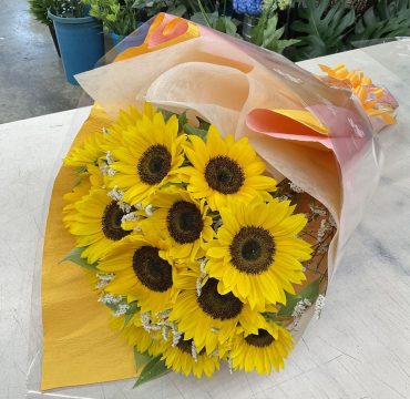 結婚記念日 ヒマワリの花束♪｜「愛花」　（愛媛県松山市の花キューピット加盟店 花屋）のブログ