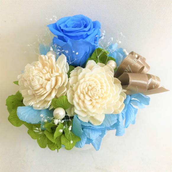 青いバラのプリザーブドフラワー白陶器　クリアケース付き 900519