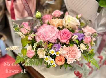 今日は母の日ですよ( *´艸｀)｜「フローリスト飾り屋」　（鹿児島県鹿児島市の花キューピット加盟店 花屋）のブログ