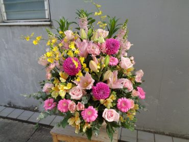 お誕生日のアレンジ｜「緑花園」　（徳島県吉野川市の花キューピット加盟店 花屋）のブログ
