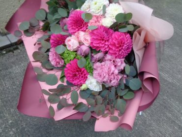 大き目のブーケ風花束｜「緑花園」　（徳島県吉野川市の花キューピット加盟店 花屋）のブログ