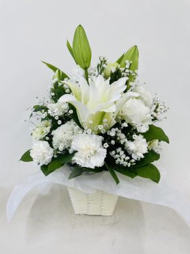 お供えアレンジ　白上がり｜「彩季舎」　（群馬県高崎市の花キューピット加盟店 花屋）のブログ