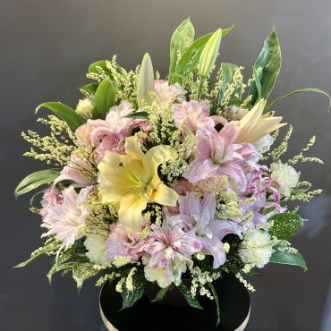 オリエンタルユリお祝いアレンジメント｜「銀座ニューフラワー」　（東京都中央区の花キューピット加盟店 花屋）のブログ