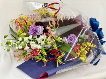 サプライズ　お誕生祝い花束｜「彩季舎」　（群馬県高崎市の花キューピット加盟店 花屋）のブログ