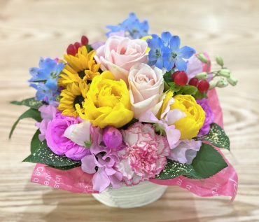 ご退職祝い　カラフルアレンジ｜「彩季舎」　（群馬県高崎市の花キューピット加盟店 花屋）のブログ