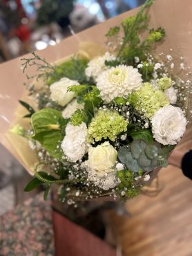 ナチュラルブーケで新しいスタートを｜「フローリスト飾り屋」　（鹿児島県鹿児島市の花キューピット加盟店 花屋）のブログ