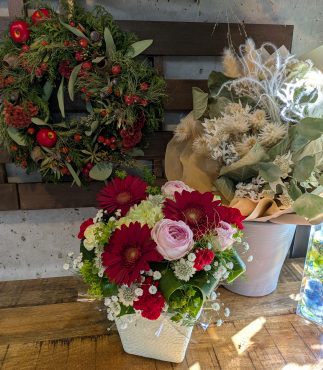お誕生日アレンジメント｜「花かざり」　（大阪府大阪市城東区の花キューピット加盟店 花屋）のブログ