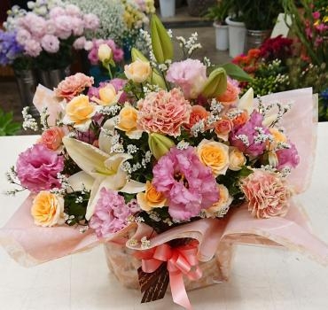 ニュアンスカラー　御祝アレンジメント♪｜「愛花」　（愛媛県松山市の花キューピット加盟店 花屋）のブログ