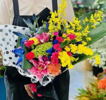 誕生日お祝い　花束♪｜「愛花」　（愛媛県松山市の花キューピット加盟店 花屋）のブログ