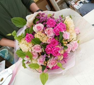お誕生日祝い　ブーケ風　花束♪｜「愛花」　（愛媛県松山市の花キューピット加盟店 花屋）のブログ