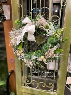 クリスマスリースを更に楽しで・・・｜「フローリスト飾り屋」　（鹿児島県鹿児島市の花キューピット加盟店 花屋）のブログ