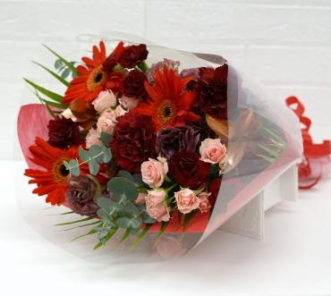 送別用レッド系の花束　職場にお届けしました。｜「フローラント」　（静岡県三島市の花キューピット加盟店 花屋）のブログ