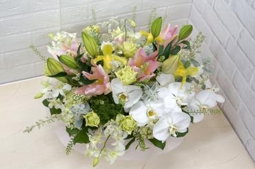 洋花淡い色合い　お供えアレンジメント｜「フローラント」　（静岡県三島市の花キューピット加盟店 花屋）のブログ