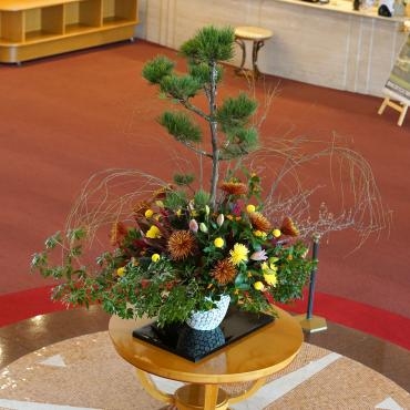 お正月の活けこみ　ロビーのお花｜「フローラント」　（静岡県三島市の花キューピット加盟店 花屋）のブログ