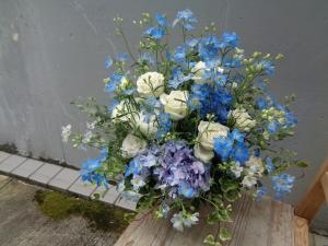 涼しげなアレンジ｜「緑花園」　（徳島県吉野川市の花キューピット加盟店 花屋）のブログ