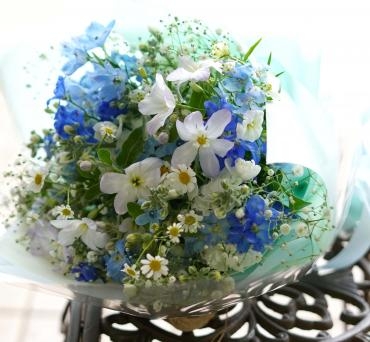 春の可愛いブルー系花束　配達　フローラント｜「フローラント」　（静岡県三島市の花キューピット加盟店 花屋）のブログ