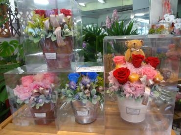 夜なべしてプリザーブドフラワー制作｜「ポピー」　（京都府八幡市の花キューピット加盟店 花屋）のブログ