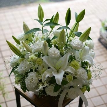 御供　白ユリのアレンジメント　フローラント｜「フローラント」　（静岡県三島市の花キューピット加盟店 花屋）のブログ