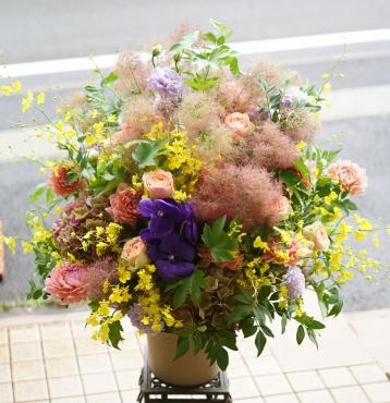 華やか＜御祝アレンジメント＞お届けしました　三島市フローラント｜「フローラント」　（静岡県三島市の花キューピット加盟店 花屋）のブログ
