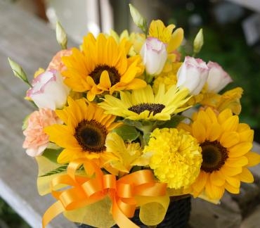 ヒマワリのアレンジメント　お届しました　フローラント｜「フローラント」　（静岡県三島市の花キューピット加盟店 花屋）のブログ