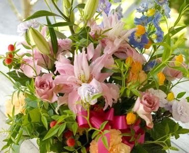 八重咲ユリが華やかなアレンジメント　三島市花屋　フローラント｜「フローラント」　（静岡県三島市の花キューピット加盟店 花屋）のブログ