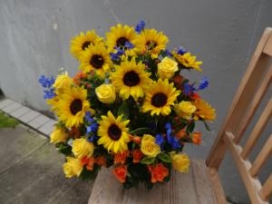 ヒマワリを入れて・・・｜「緑花園」　（徳島県吉野川市の花キューピット加盟店 花屋）のブログ