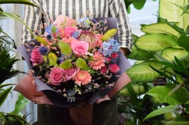 女性へ送るブーケ風花束｜「フラワーショップ花よど」　（熊本県天草市の花キューピット加盟店 花屋）のブログ