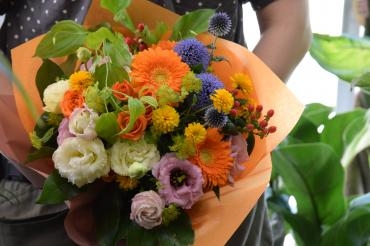 明るいブーケのご退職花束｜「フラワーショップ花よど」　（熊本県天草市の花キューピット加盟店 花屋）のブログ
