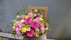 お誕生日にアレンジのお届けです｜「緑花園」　（徳島県吉野川市の花キューピット加盟店 花屋）のブログ