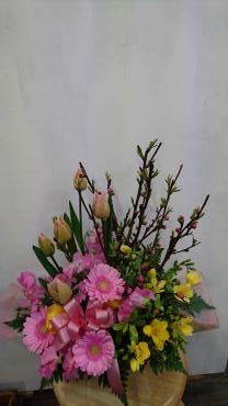 桃を入れたアレンジです☆｜「フラワーショップ花よど」　（熊本県天草市の花キューピット加盟店 花屋）のブログ